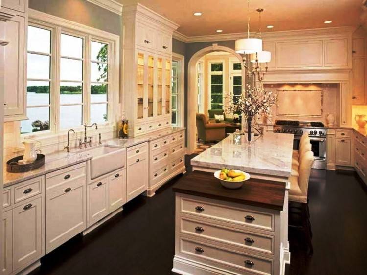 Kitchen : Traditional Antique White Kitchen Design With Large Kitchen  Cabinet And Laminated Wooden Flooring Ideas Best Cozy Traditional Style  Kitchen