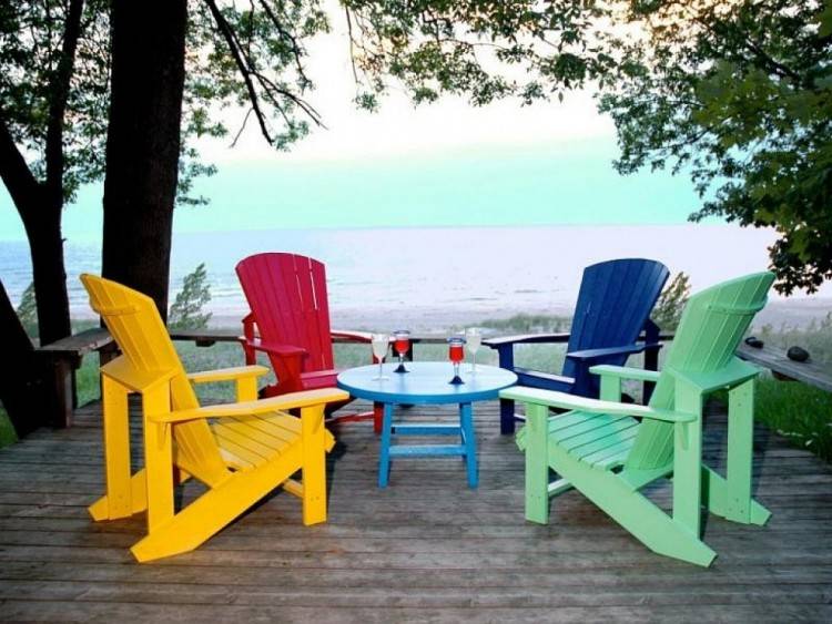 With designer and Adirondack chairs, rocking chairs and gliders, porch  swings, garden benches and outdoor settees, Weaver's can provide the wood  patio