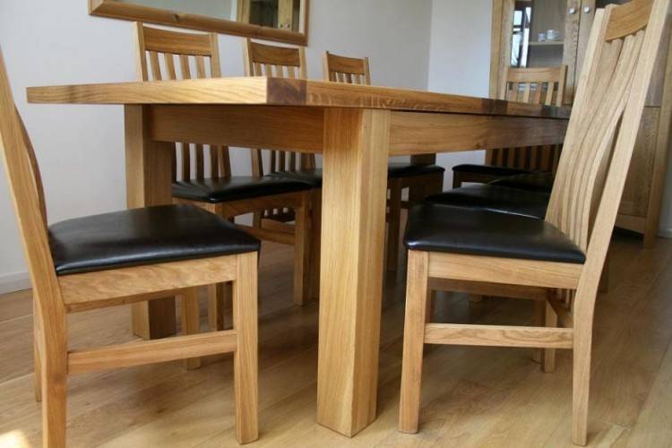 Extending dining room table and 6 chairs