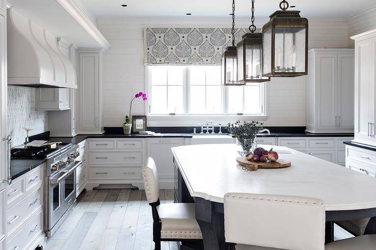Traditional Antique White Kitchen Welcome! This photo gallery has pictures  of kitchens featuring cream or antique white kitchen cabinets in  traditional