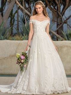 These gowns range in size from 16 to 28  and they are gorgeous