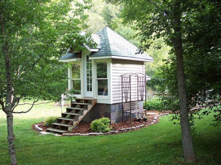 So, on July 6th, Rody started to build his Tiny House at Spark Makerspace,  following the delivery of the trailer foundation